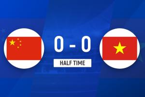 中场战报：U16国足以0比0战平越南U16，陈政飞制造争议点球却自摆乌龙，王庭明头球击中门柱